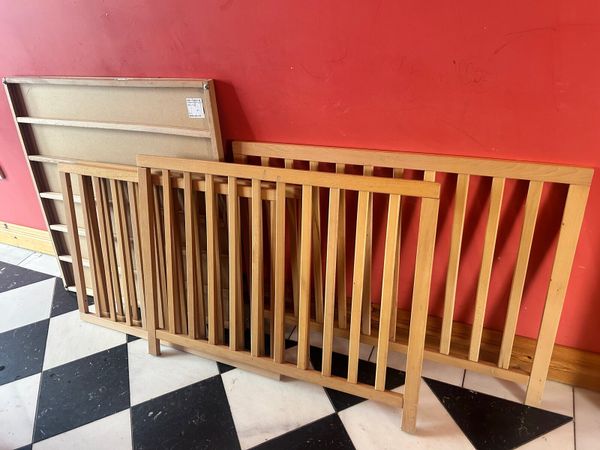 Timber play pen - Main image