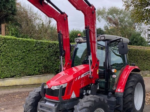 2014 Massey Ferguson 5610 Dyna-4 c/w 946 Loader - Main image