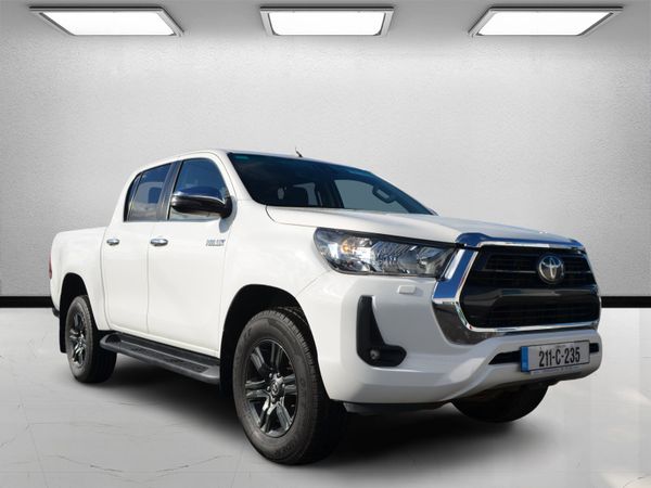 Toyota Hilux 2021 SR5 LOW KMS WITH VAT - Main image