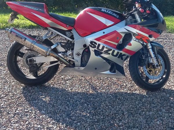 SUZUKI GSX-R 750 - Main image