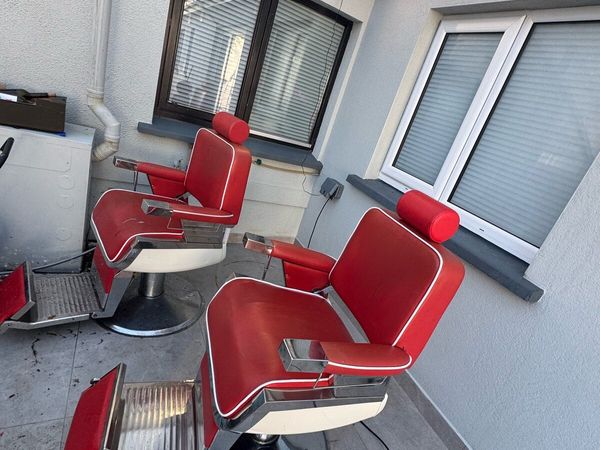 VINTAGE REM BARBER CHAIR - Main image