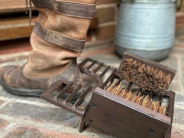 Cast Iron Boot Jack Brush Scraper Remover NEW - Main image