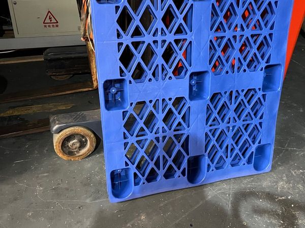 Plastic pallets - Main image