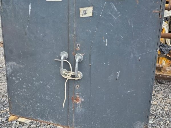 Safe, chubb storage, lockable units, Road plate - Main image