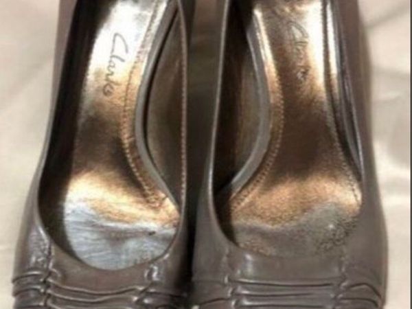 Ladies Clark’s leather shoes size 5.5 €15 - Main image
