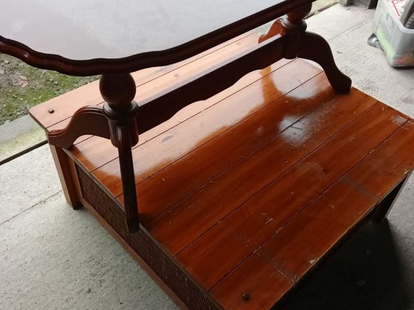 Table and storage box - Main image
