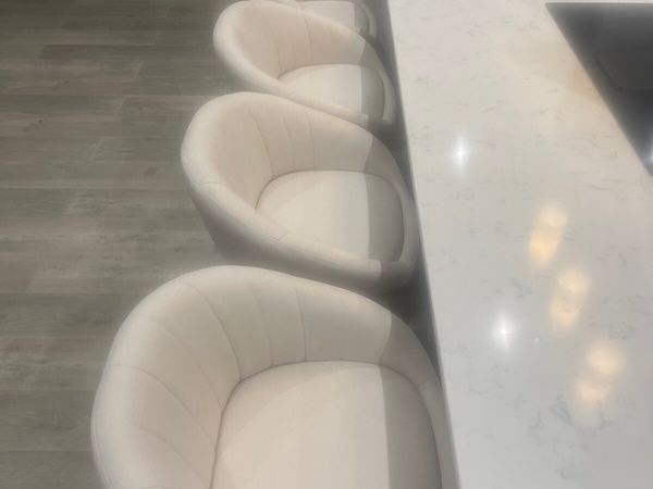 4 breakfast bar stools - Main image