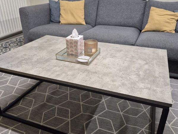 Concrete-effect coffee table & black metal frame - Main image