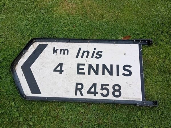 Ennis road sign - Main image