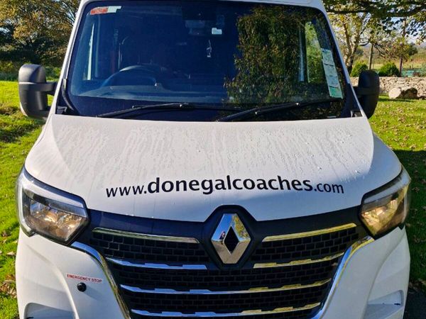 Renault master 16 seats Minibus - Main image