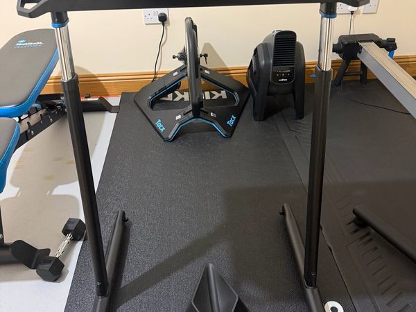 turbo trainer ,head winder ,wahoo table ,wheel blo - Main image