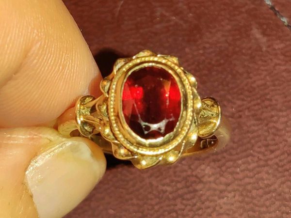 VICTORIAN OVAL GARNET 9CT Gold Chunky Dress Ring ! - Main image