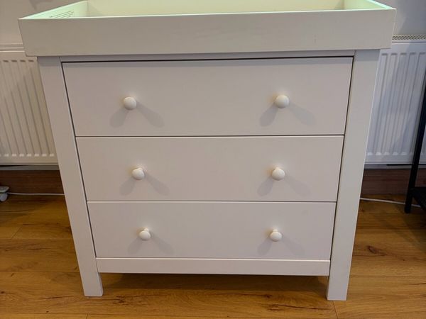 chest of drawer / changing unit - Main image