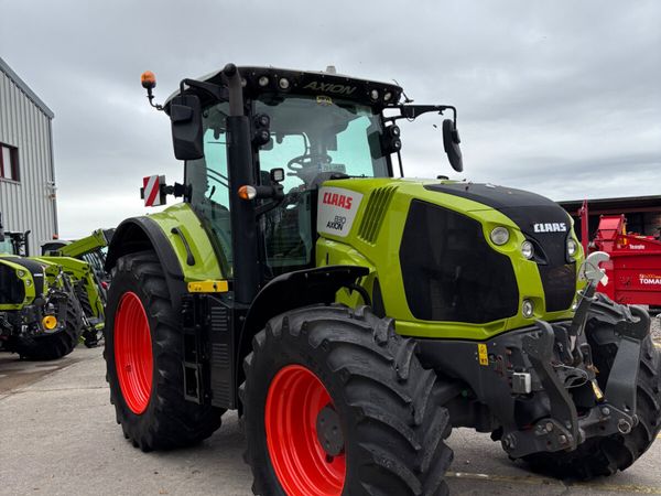 Class Axion 830 - Main image