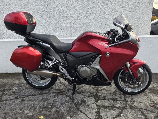 VFR1200 @ Doyles Athlone - Main image