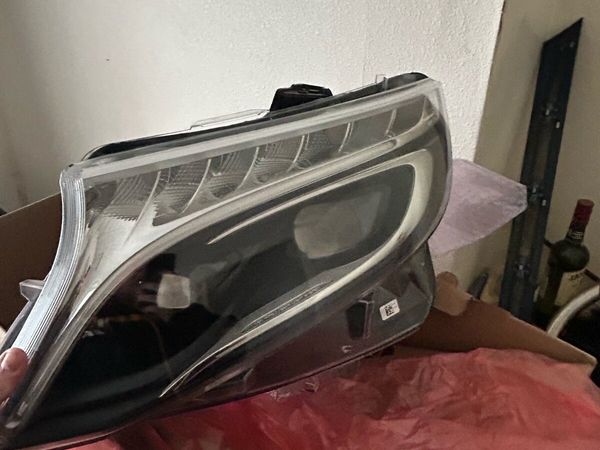 Mercedes Benz v class headlamp - Main image