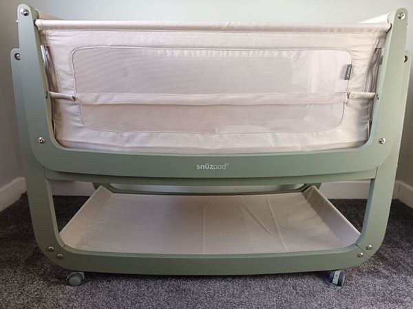 Snuzpod 5 sage green baby crib - Main image