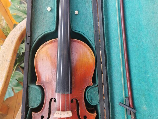 Full size Violin circa. early 1900s - Main image