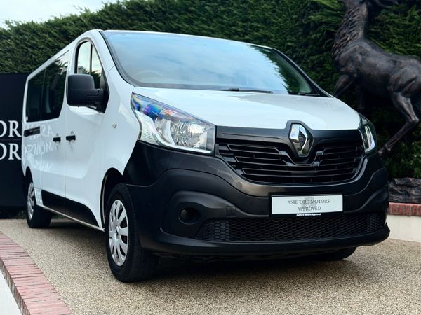 Renault Trafic 2018 9 Seater Minibus - Main image