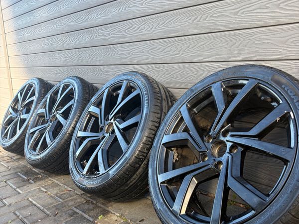 18” VOLKSWAGEN GOLF CLUBSPORT ALLOY WHEELS & TYRES - Main image