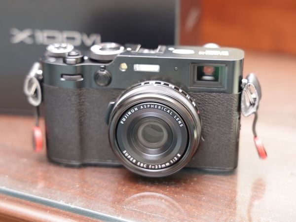 Fujifilm X100VI fixed lens Camera (Black) - Like new - Main image