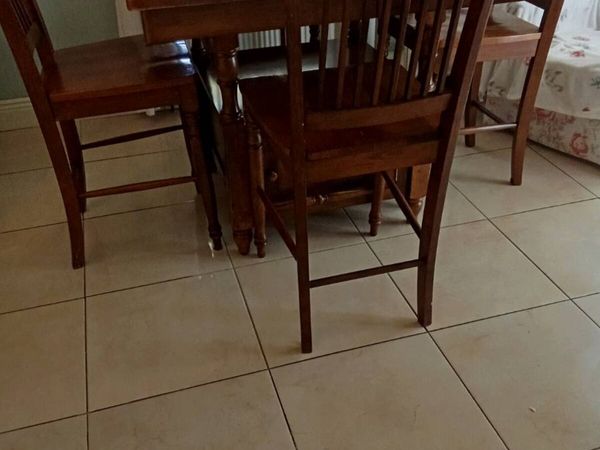 Kitchen table and chairs - Main image