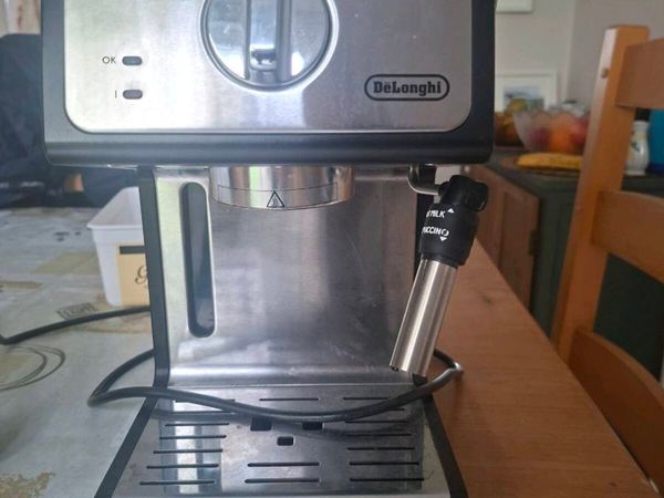 De’Longhi Espresso Coffee Machine with Milk Frothe - Main image