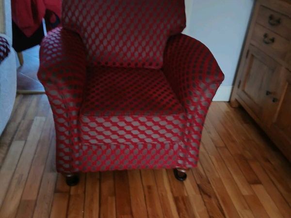NEW ARM CHAIR.  NEVER USED - Main image