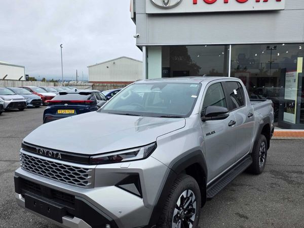 Toyota Hilux Invincible D/Cab Pick Up 2.8 D 48V Au - Main image