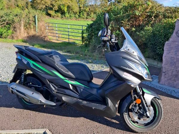 Kawasaki j125 scooter - Main image