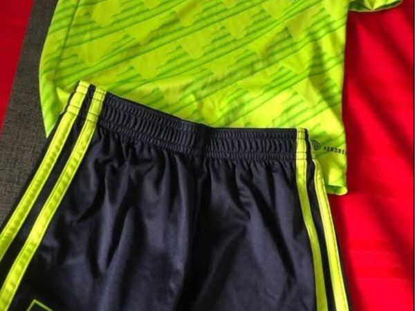Boys / Girls Manchester United suit age 4/5 €10 - Main image