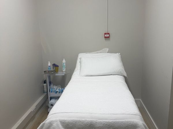 Beauty Room to rent - Main image