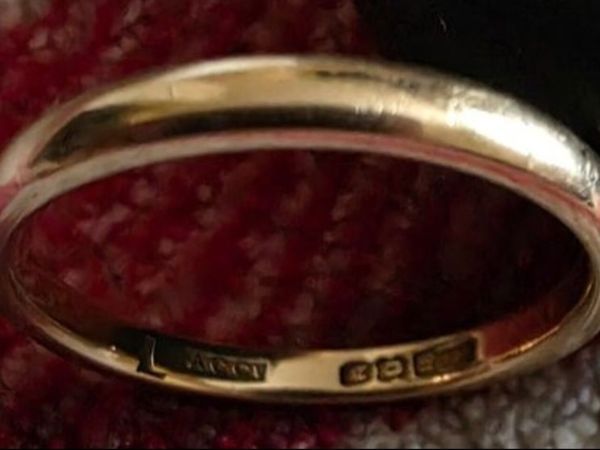 1910 18ct Gold wedding Ring - Main image