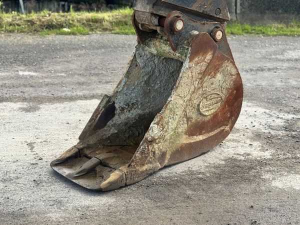 24” Strickland Bucket on 65mm Pins - Main image