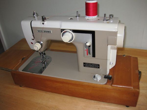 JANOME New Home 674 Sewing Machine Japan. - Main image