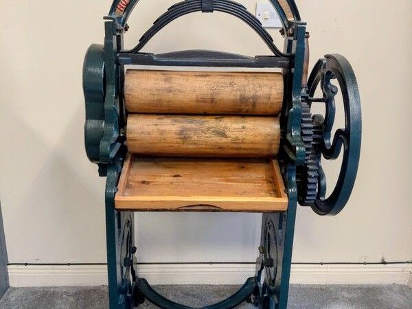 Antique Clothes Mangle - Main image