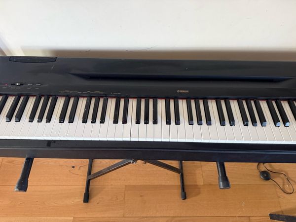 Yamaha piano and stand - Main image