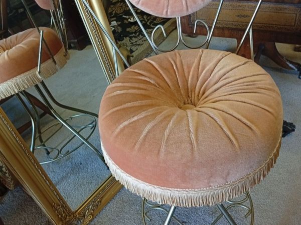 Vintage Hollywood vanity chair - Main image