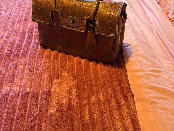 Mulberry Bayswater Style tan leather bag. Unbelievably like an original but discovered it is not after my purchase. Will pass any inspection by buyer as never used. Dust bag included - Main image
