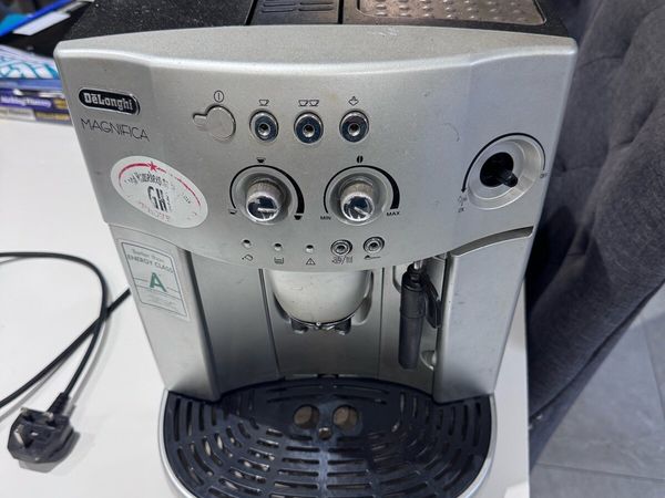 DeLonghi Magnifica Coffee Machine - Main image