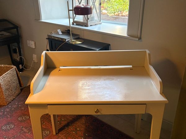 Office chair & table - Main image
