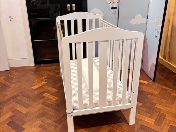 White Cot - Main image