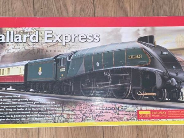 HORNBY Mallard Express and extras - Main image