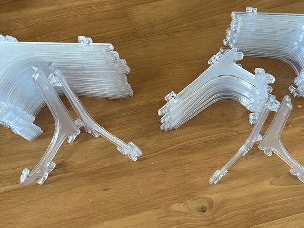 Lot of 31 clear folding display stands / easels - Main image