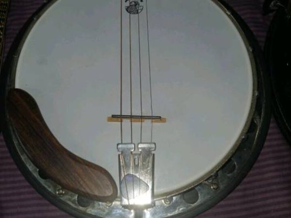 Deering banjo. - Main image