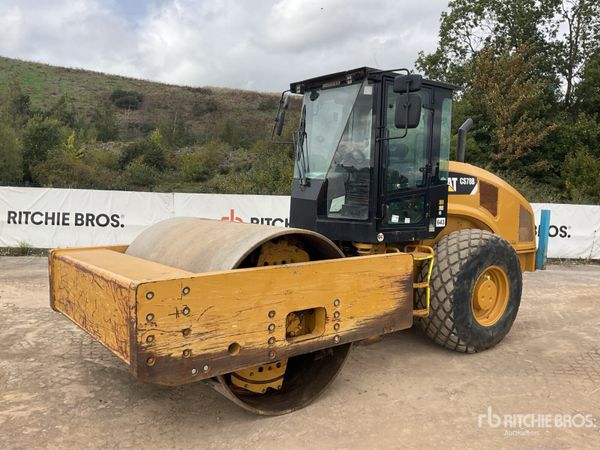 2017 Cat CS78b Smooth Drum Compactor - Main image