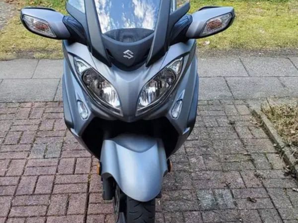 Suzuki Burgman 650 Executive - Main image