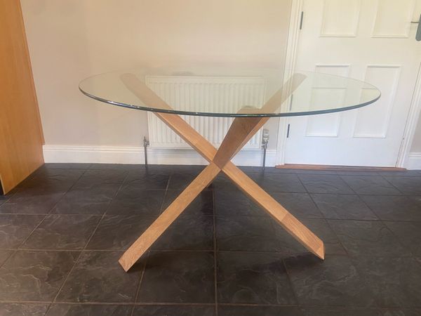 Round dining table - Main image