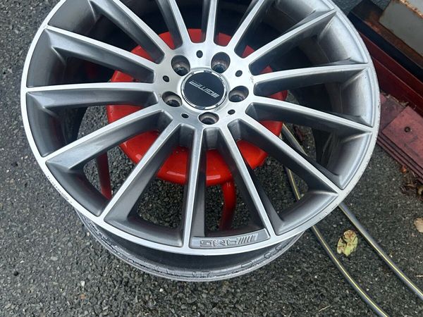 Genuine W213 AMG 20” turbine alloys - Main image