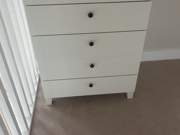 Free chest of Drawers - Main image